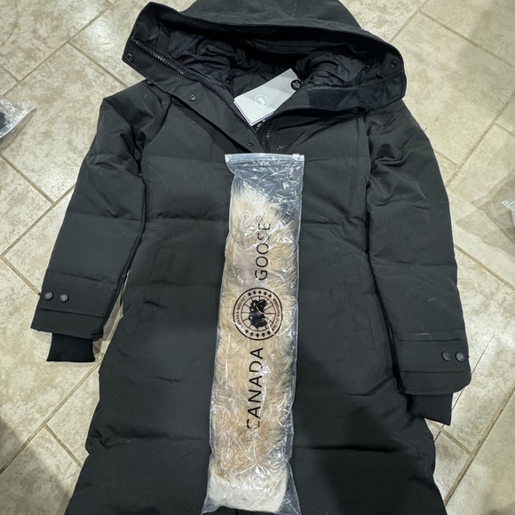 Canada Goose Women's Black Coat - Picture 1 of 3